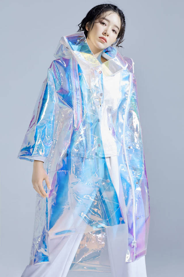 (阚清子镭射服)