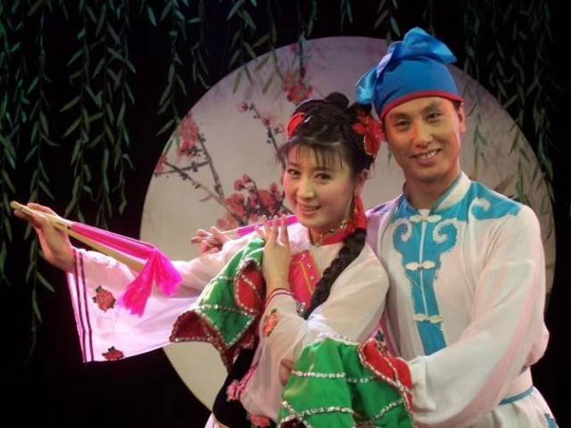 爱心姐姐李娜来到美丽的哈尔滨雪乡