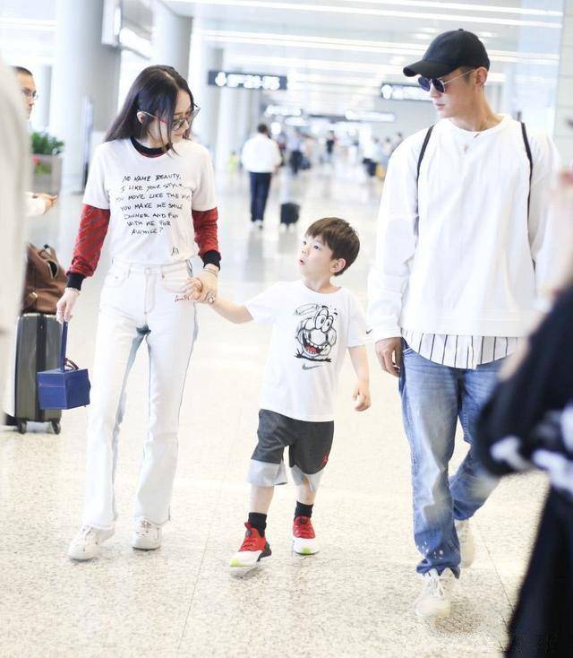 5岁嗯哼近照,身高没控制住成这般,这像谁多一点?_手机搜狐网