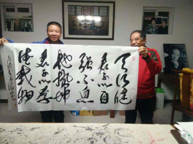 塞北奇人:反书书法家张海河,独辟蹊径,做书法创新者