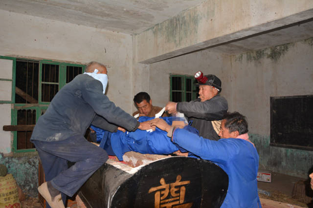 湖北随州:镜头真实记录农村葬礼之入棺