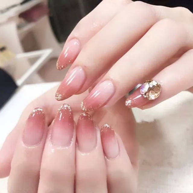 小清新伴娘美甲,秋冬最显白!_手机搜狐网