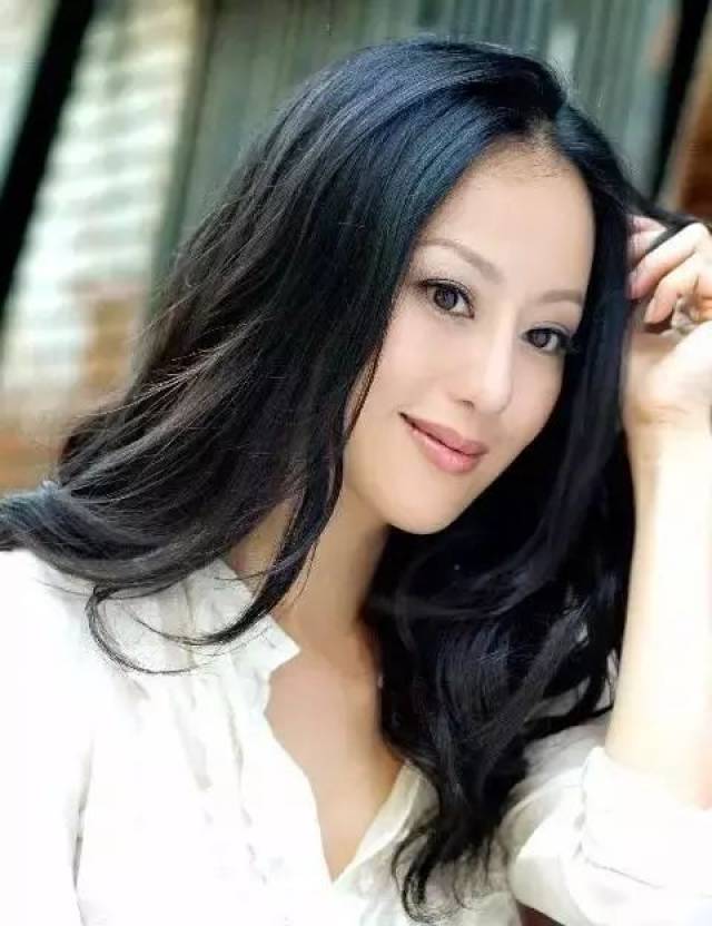 国民初代kol章小蕙,低调复出成了真正带货王!