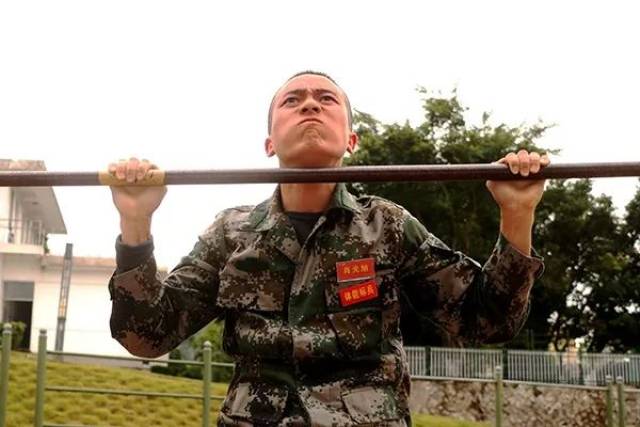 原来肖光旭两年前就曾报考过军校,不过很可惜,那时他的身高才158,离