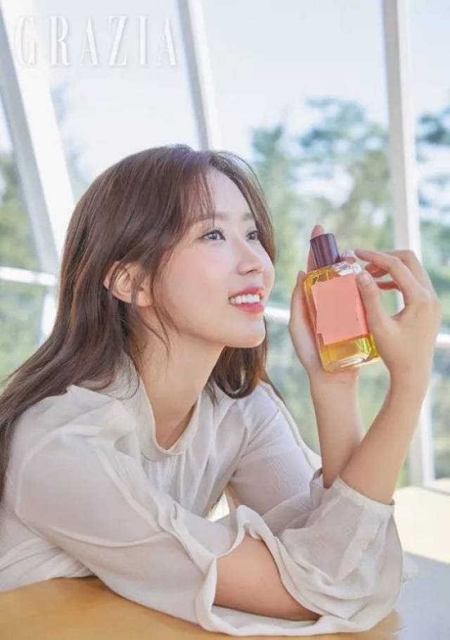 《江南美人》林秀香拍写真 笑容清纯惹人爱