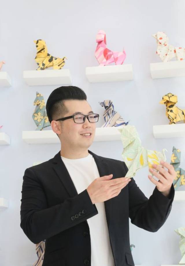 现代折纸艺术家刘通