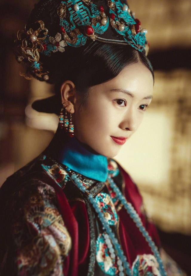 《将夜》童瑶成功将配角演成主角,晒"实力女演员"奖杯