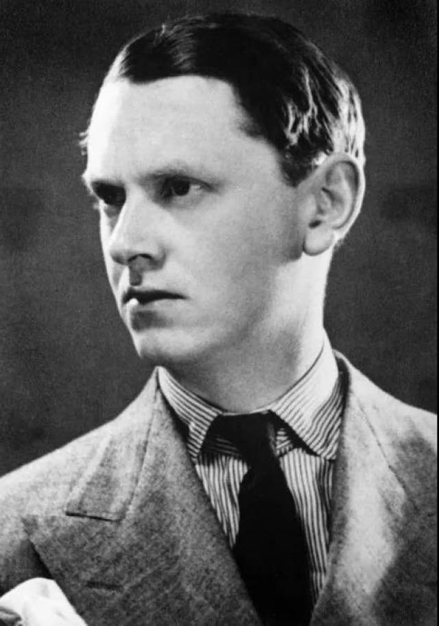 伊夫林61沃(evelyn waugh,1903—1966),英国著名作家,被誉为英国二