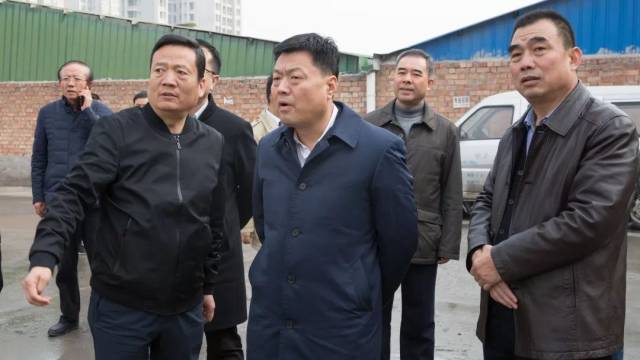"两路三化"整治工作11月29日上午,未央区委书记杨建强带队督导检查