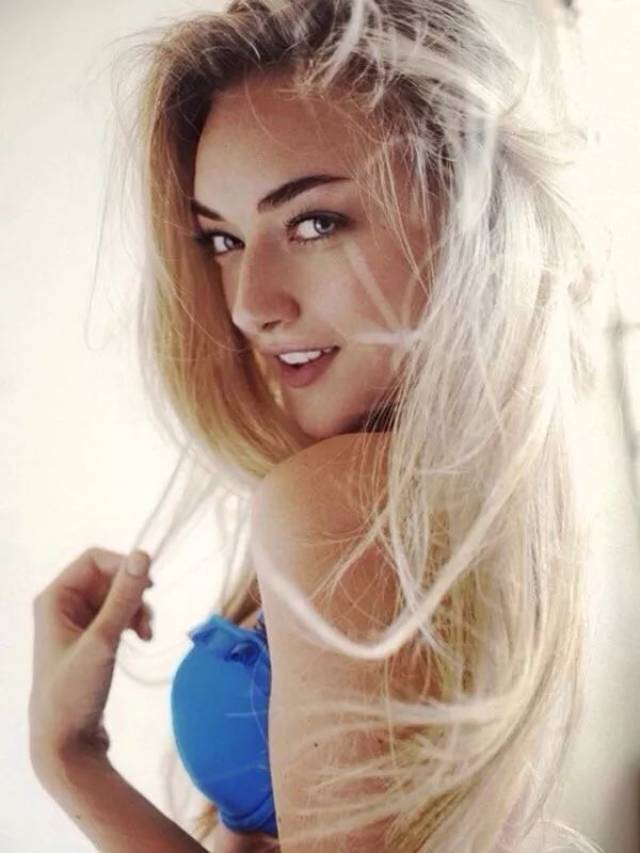 大姐叫starlie cheyenne smith,93年生,虽然身高只有161,但是长相很