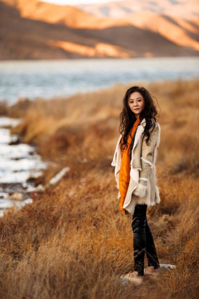 乌兰娜向荣全新单曲《苍狼白鹿的故乡》发行意味悠长