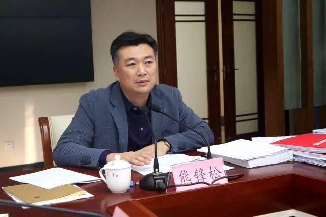 熊锋松,县领导张红梅,郑尚森,郭展凌,吴东华,刘采峰,罗春达,钟旭东,罗