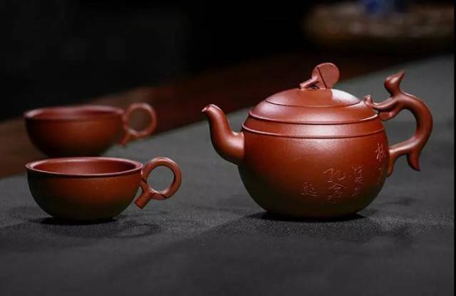 世界冠军孔令辉跨界转行,不拿球拍改做紫砂壶!