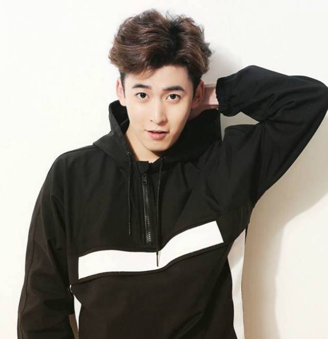 徐嘉苇(jovi),1989年4月20日出生于四川省内江市,中国内地影视男演员