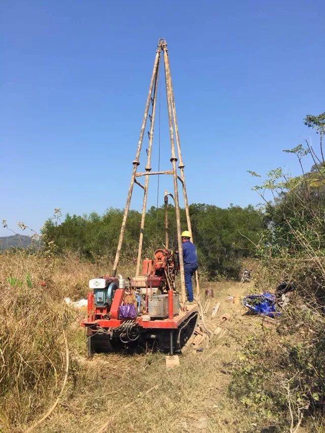 (广湛高铁博贺湾电城段初始钻探作业)