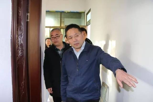 县人大常委会主任张江华,县委常委,常务副县长廖勇,县政府党组成员