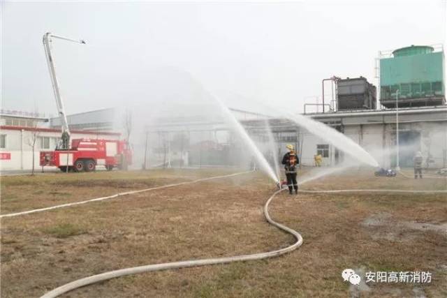 液氨化工厂“泄漏”（高新区消防应急演练快速处置）