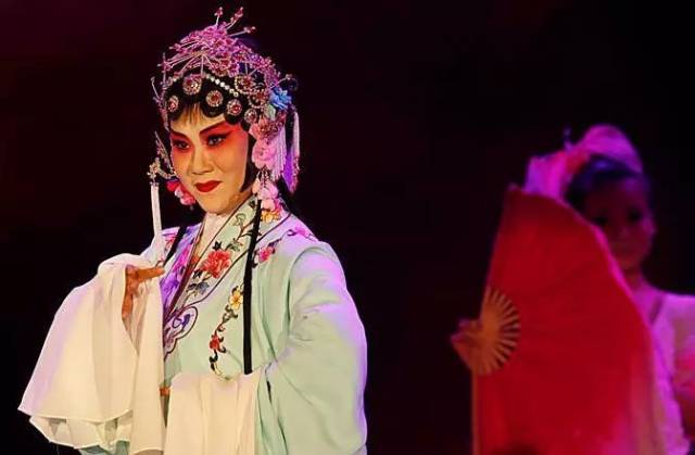 孝乐|"梅派传人"黄静慧,锡剧小生殷晓刚倾情演绎《摘石榴》_手机搜狐