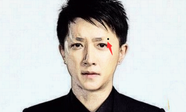 男人脸上五处桃花痣,事业难行,婚姻不顺,出轨几率高!