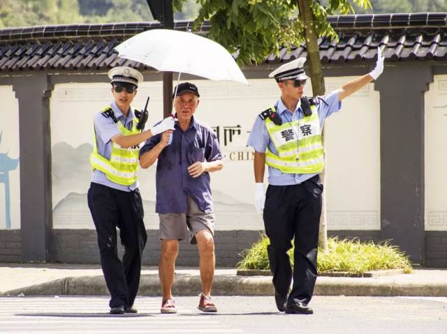 原来,警察叔叔一直走在时尚前沿!