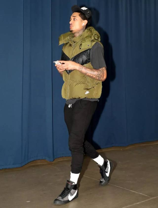 看看今天的海外明星球鞋上脚!