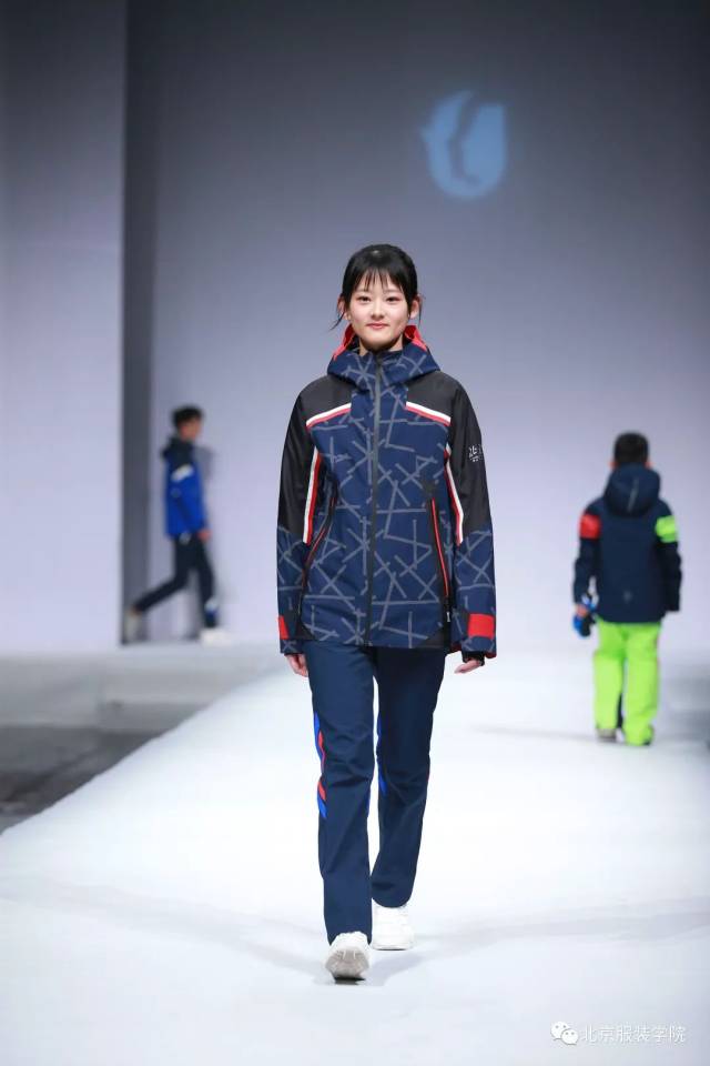 2018年北京市中小学校服研发成果展示活动在北京服装学院隆重举行