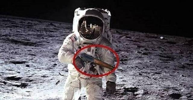 苏联宇航员带枪图片