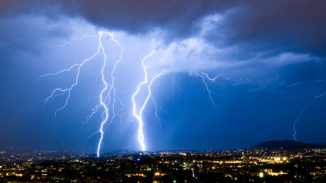 为什么说一道闪电的功率,相当于三峡发电站?听听科学家怎么说