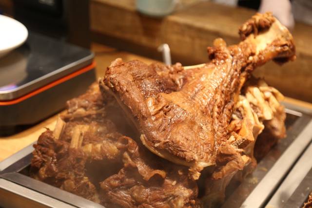 郑州这家西北菜,一头牛仅有的两块牛扇骨全靠抢!