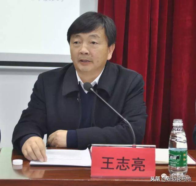定边四中举办家长学校第一期学员培训会及校园开放日活动