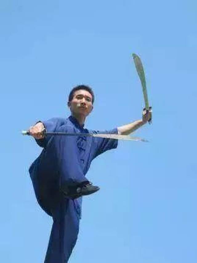 使用于战阵刀法凶猛绚丽——双刀