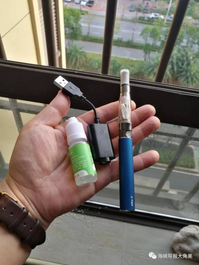 怒!漳州一店铺,竟卖电子烟给小学生