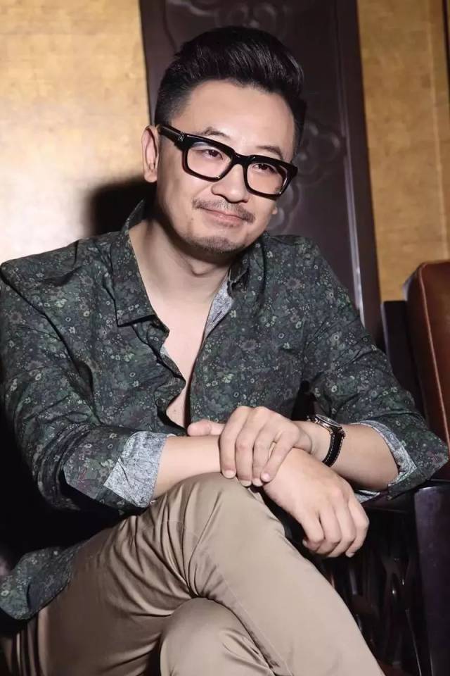 比陈羽凡李小璐摔得更惨的男人:一念天堂,一念地狱