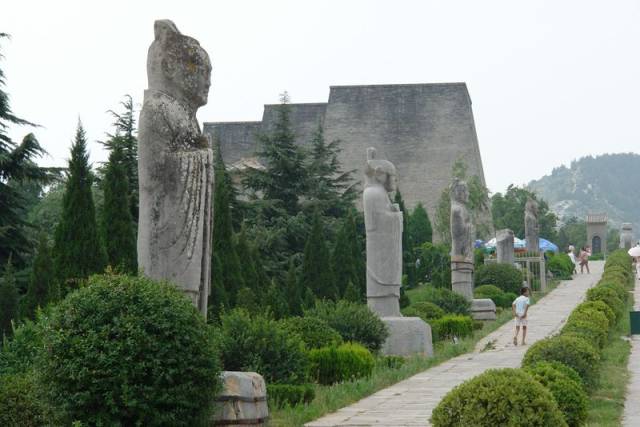 武则天墓碑在哪_武则天的女儿墓碑图片_陕西乾陵武则天墓碑