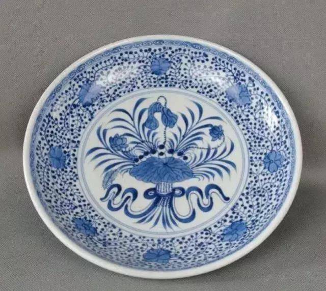 青花一把莲纹瓷器，收藏投资价值愈渐凸显！_中国