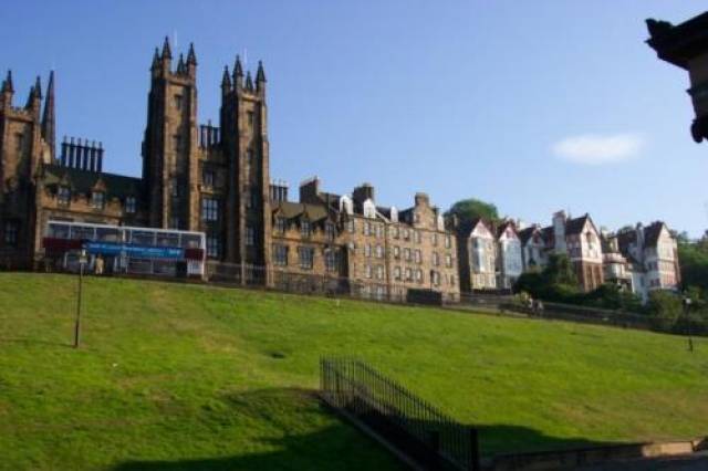 爱丁堡大学景观建筑由景观学会权威认证,致力于教授学生专业的景观