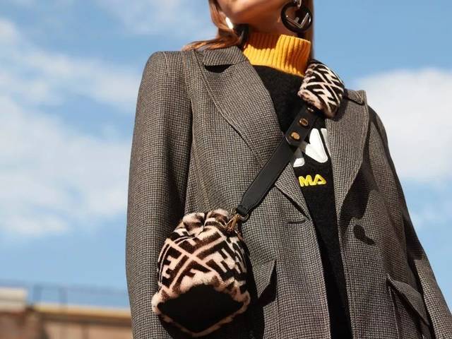 【聚焦】我不需要男朋友,我需要的是毛绒手袋