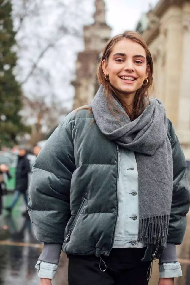 搭配一条围巾,保暖又时髦