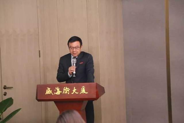 (澳加美联国际集团总裁王国栋先生在烟台vip庆典现场讲话)