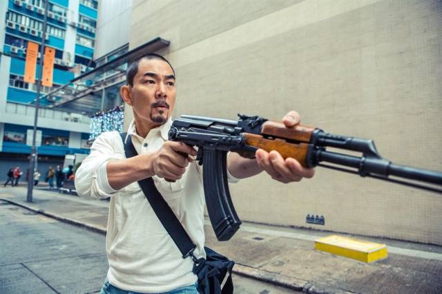 2名ak47悍匪穿防弹衣,大战数十名香港警察:警民17人倒在街头