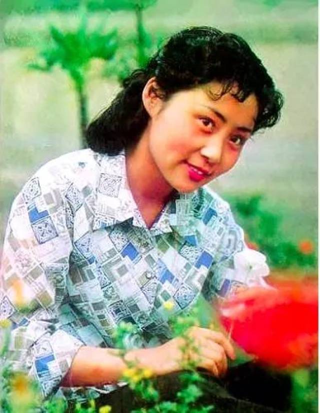 61岁庞敏近照:35岁一戏成名,当红时转型,嫁军人恩爱多年无绯闻