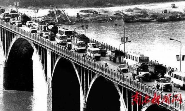 百余张老照片 见证南充改革开放40年变化