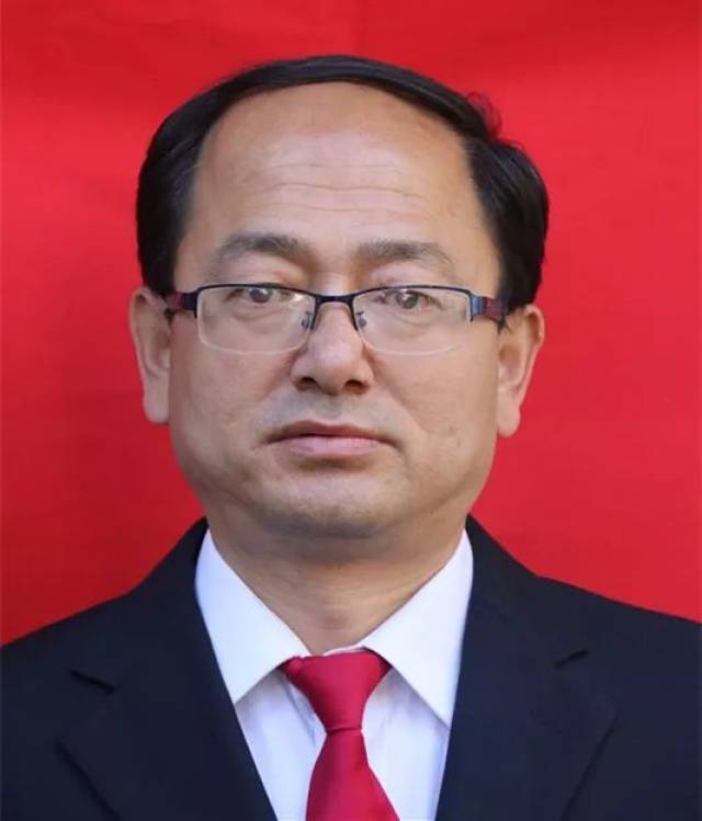 黄陵县隆坊镇中心小学校长:刘继民