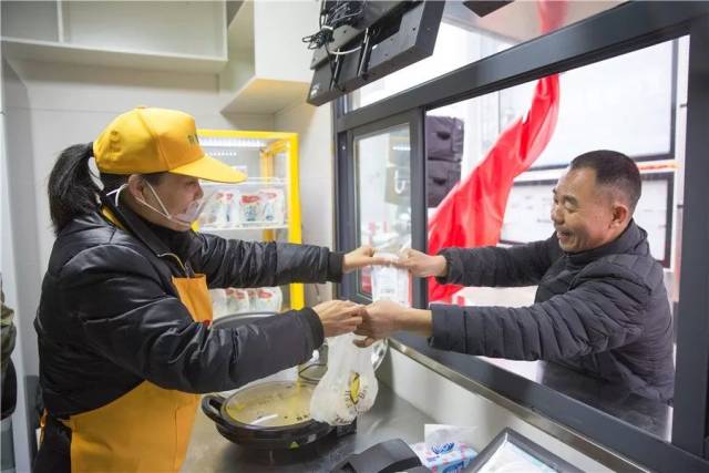 早餐亭开业,还为这些人免费提供早餐!