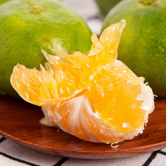 果肉饱满,皮薄如纸,鲜甜清香,80%的出汁率,实在让人垂涎欲滴!