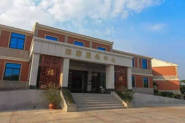 庄严,简朴的送别仪式为已世亲人举行泉州宏福园"集中守灵"而是直接到