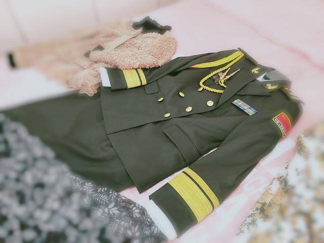 07式女校尉夏礼服，裙身缩短、拉链、后开叉，女生穿上军装就漂亮_搜狐网