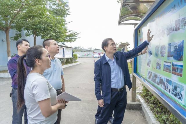 市教育局局长欧阳仕文率队到源城区部分学校检查创文工作