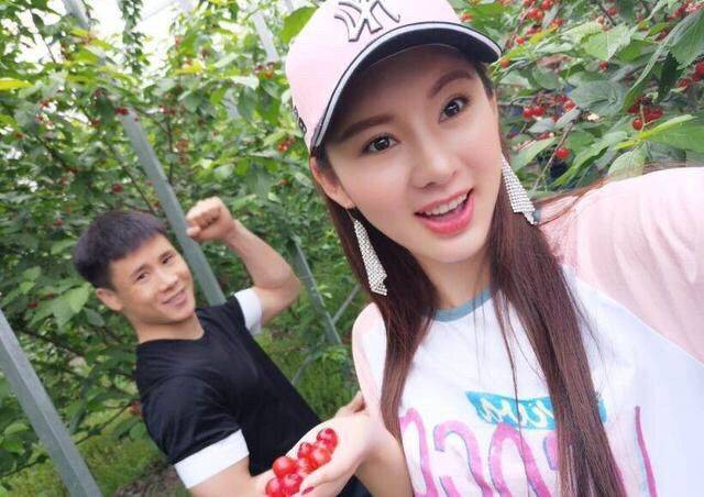 首先,如果大家要看邱建良老婆的