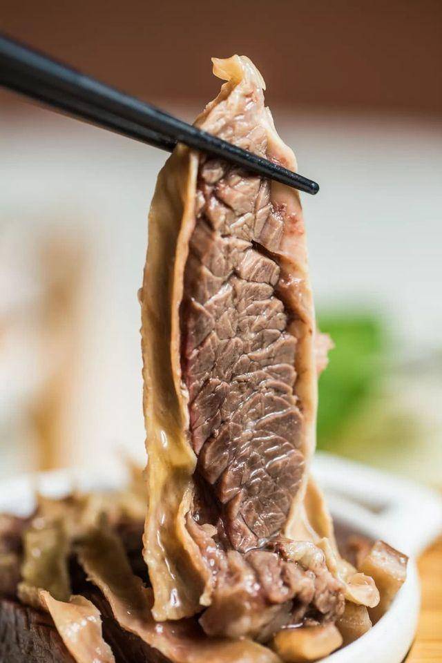 爽软不硬的爽腩/ 牛的小腹部分,有块薄软胶质, 爽软不硬,一头牛只有4